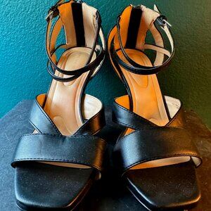 Adrienne Vittadini Xalt Sandal